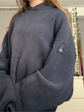 ALO Yoga Men's Dark Navy Hoodie Sweater